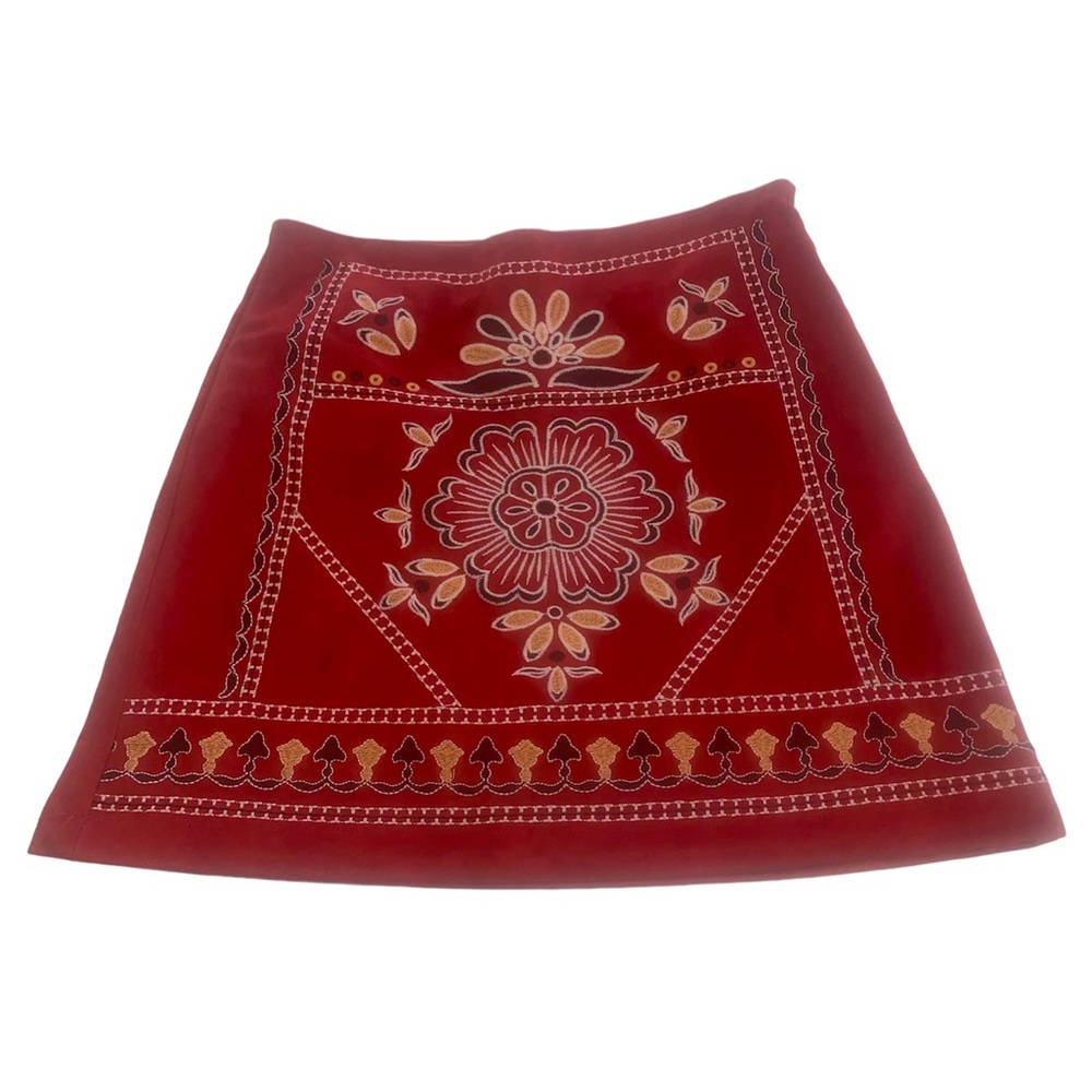 Miami brand faux suede mini skirt . Side zipper . Lined  . Embroidery. Size Sm